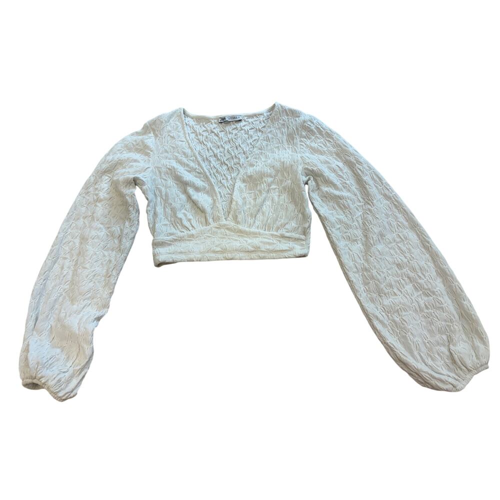 Zara women White Textured Crop Long Sleeve Deep V Top Size S